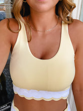 Load image into Gallery viewer, Scallop Trim Active Bra Top
