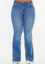 Load image into Gallery viewer, The Sara Jeans - Curvy
