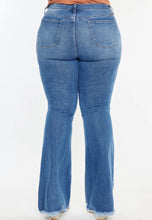 Load image into Gallery viewer, The Sara Jeans - Curvy
