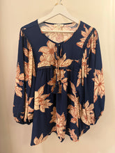 Load image into Gallery viewer, Navy Blues Top - Curvy
