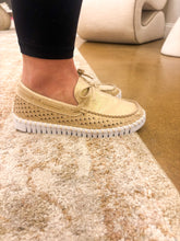 Load image into Gallery viewer, Isle Jacobsen Metallic Loafer Platinum White
