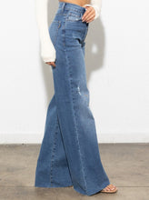 Load image into Gallery viewer, The Tampa Jeans
