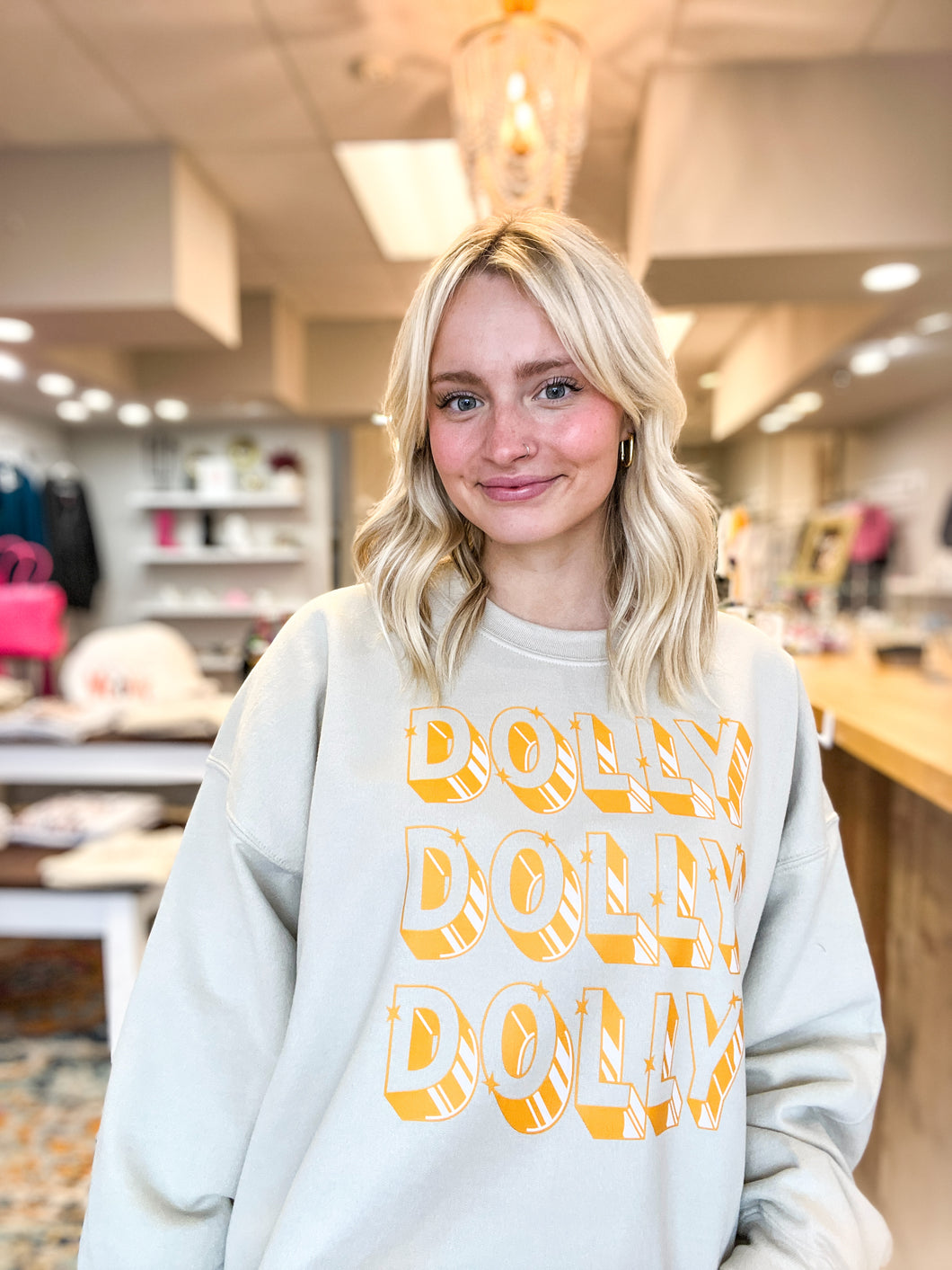 Dolly, Dolly Crewneck