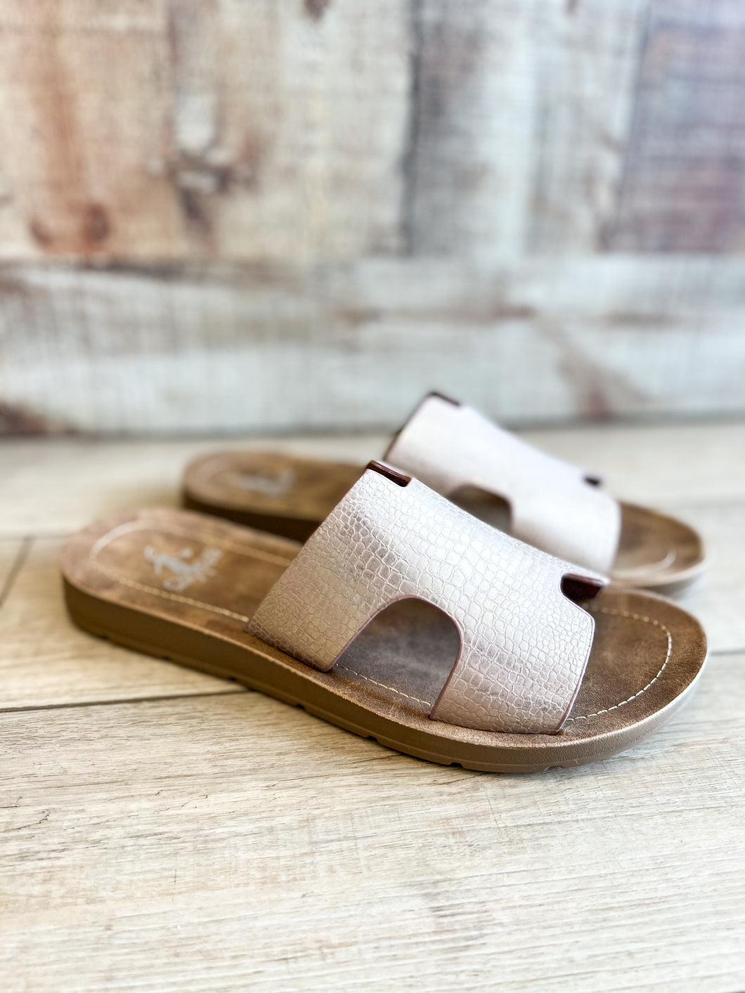 Corkys Blush Croco Bogalusa (final sale)